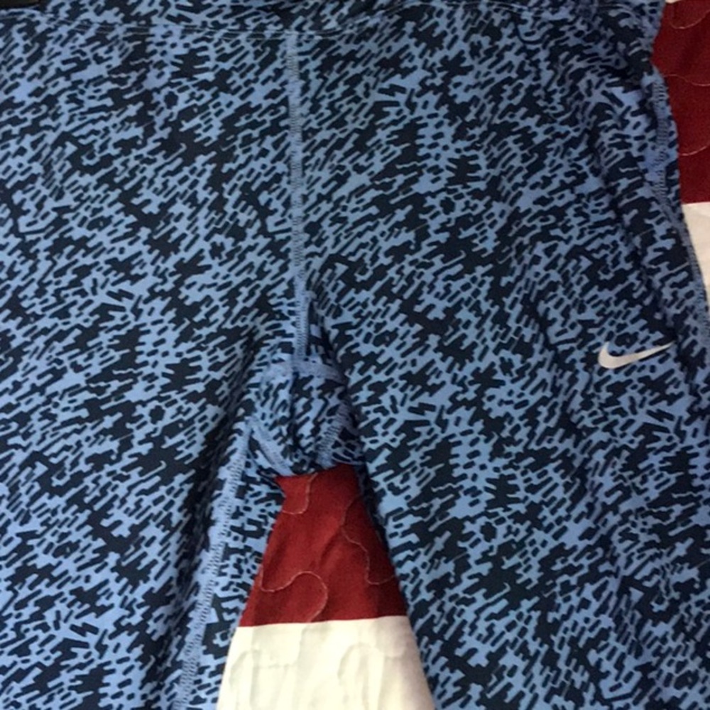 Nike Bottom - Picture 2 of 4